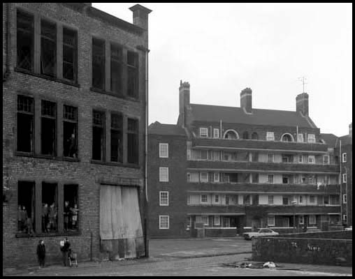 kids on derelit building, vauxhall gardens